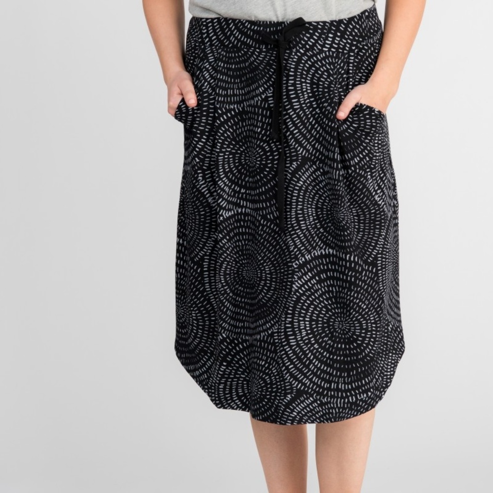 Essential Midi Skirt - Textured Circles B&W